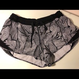 Women’s Lululemon Hotty Hot Shorts 2.5”